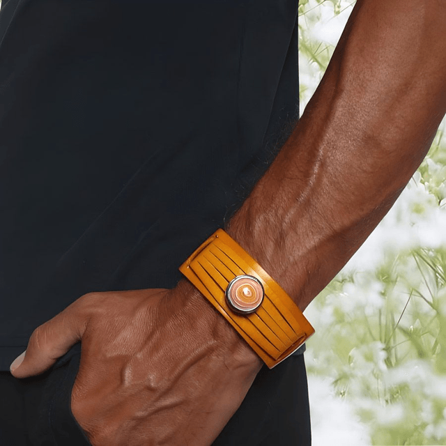 Bracelet large homme cuir ocre marguerite jaune
