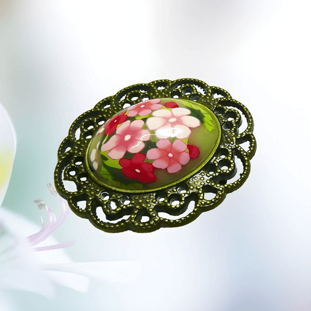 Broche rétro ovale fleurs roses