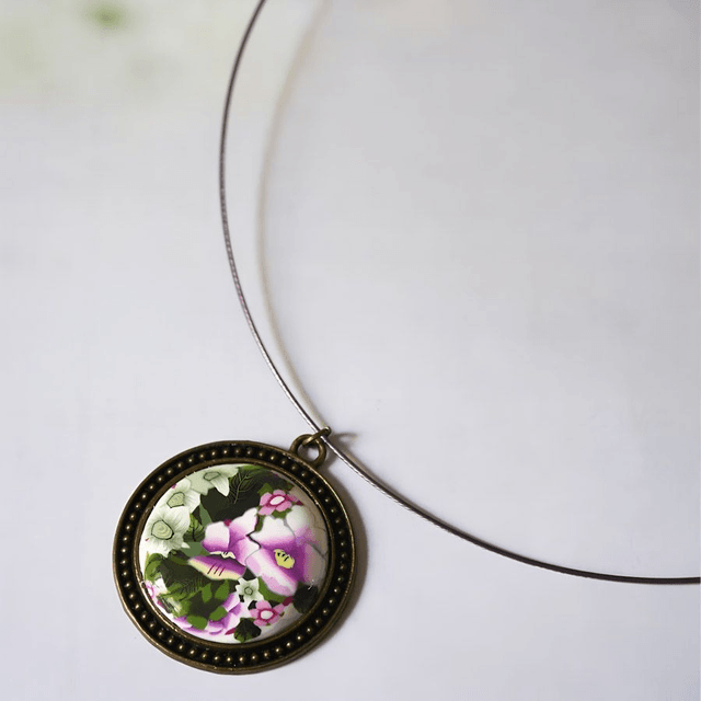 Collier ras de cou rétro rond pensées mauves