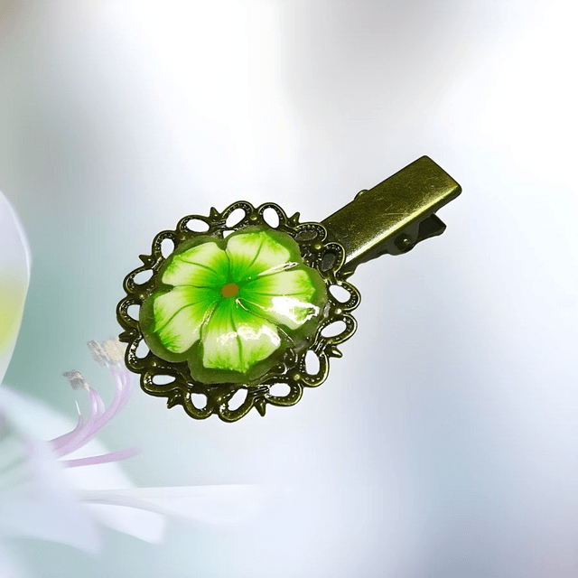 Pince rétro estampe ronde fleur verte