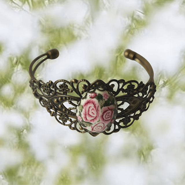 Bracelet jonc rétro trois roses
