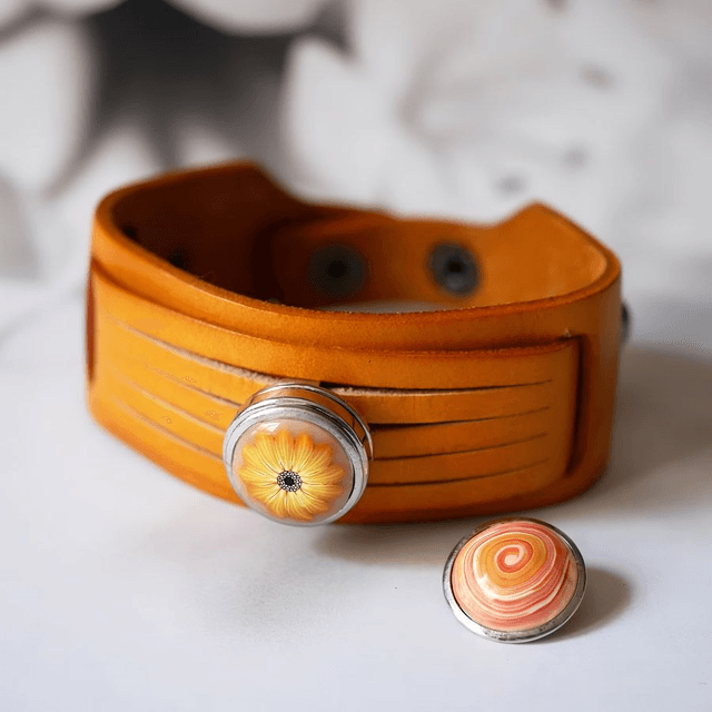 Bracelet large homme cuir ocre marguerite jaune