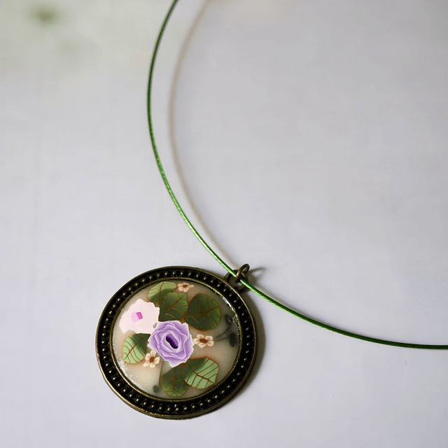 Collier ras de cou rétro rond rose mauve